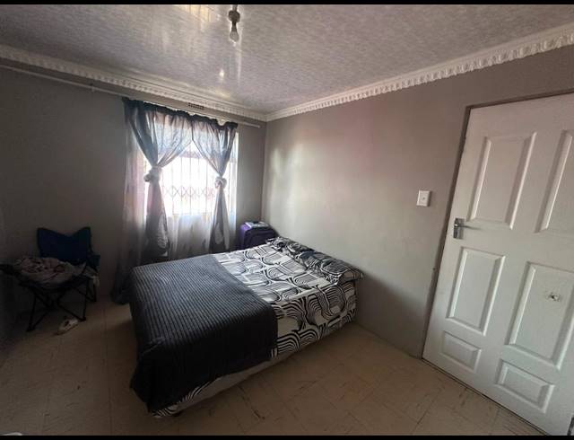 2 BEDROOM FREEHOLD FOR SALE IN SCENERY PARK